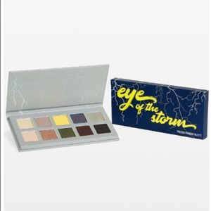 ✨ Host Pick ✨ Kylie Eye of the Storm Palette NEW